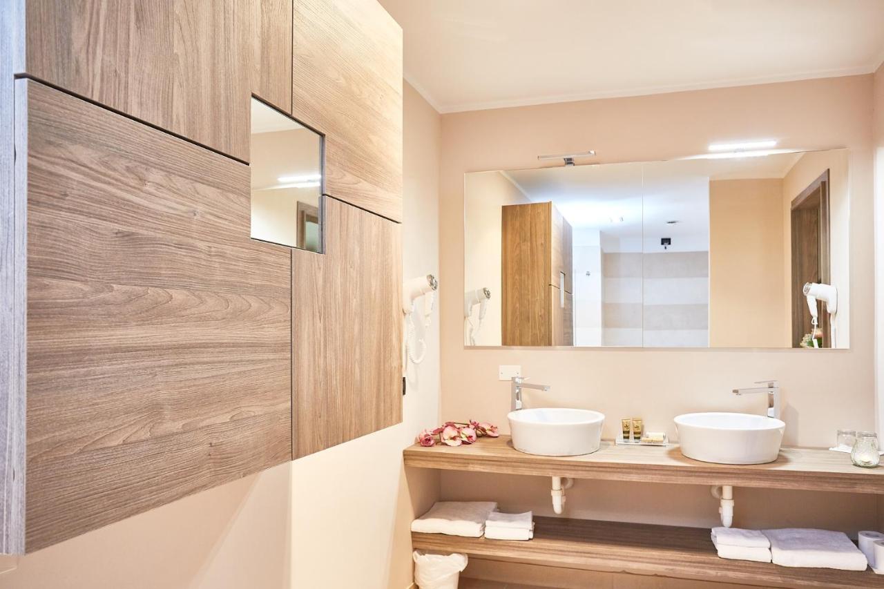 ホテル Ferretti Majestichouse カステネードロ エクステリア 写真